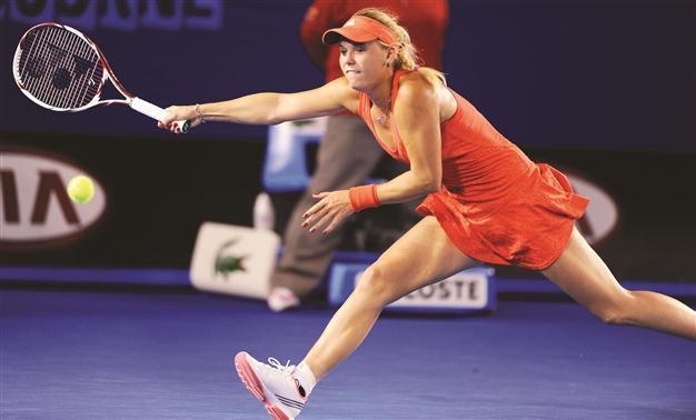 Strike talk recedes as stars win in Melbourne