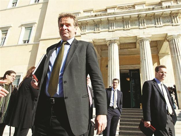Greek PM Papademos at IMF’s door to secure swap agreement