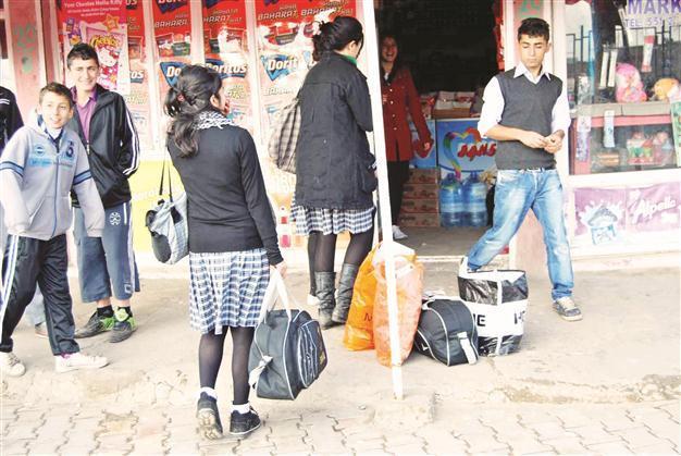 Girls head home after Şırnak dormitory closed