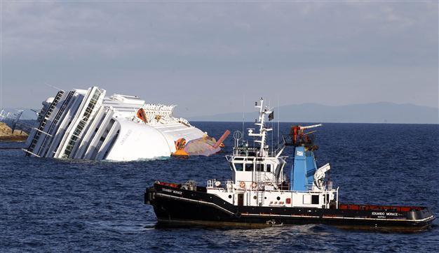70 passengers plan class action suit over Italy cruise wreck