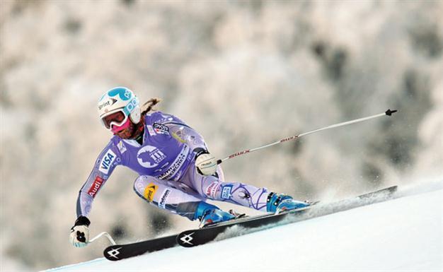 Mancuso wins gold as Vonn misses gate