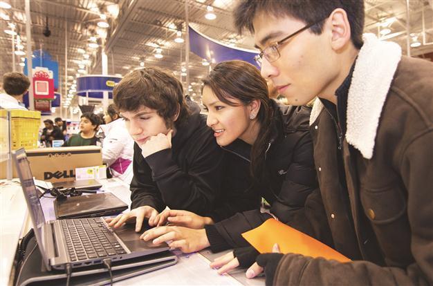 Samsung, Hyundai brace for uncertainty
