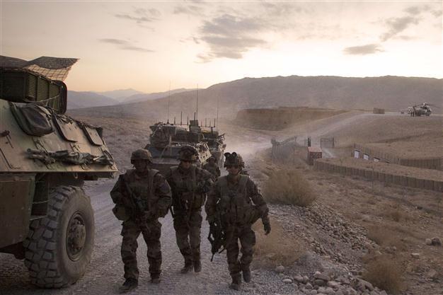 France suspends Afghan military ops after soldiers death