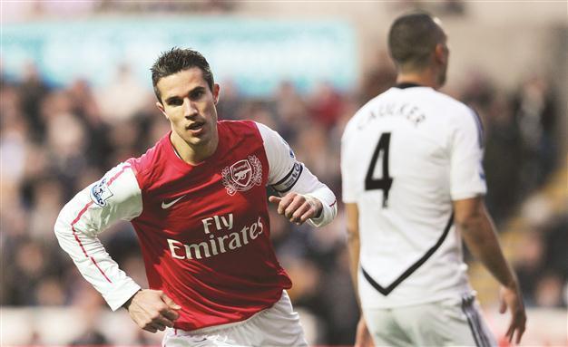 Games with Man United are still key battles, Wenger says