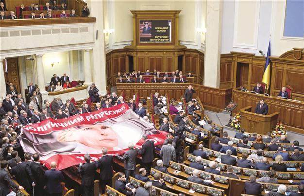 Tymoshenko allies disrupt Parliament