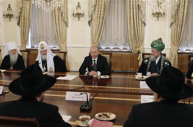 Putin wins backing of Russias religious leaders