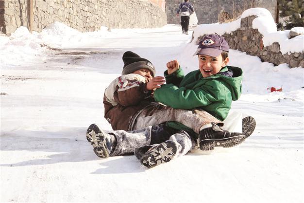 Heavy snowfall, cold take over the country