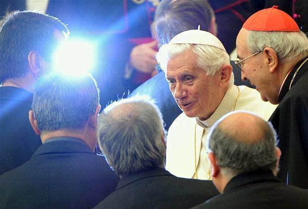 Pope launches Twitter account