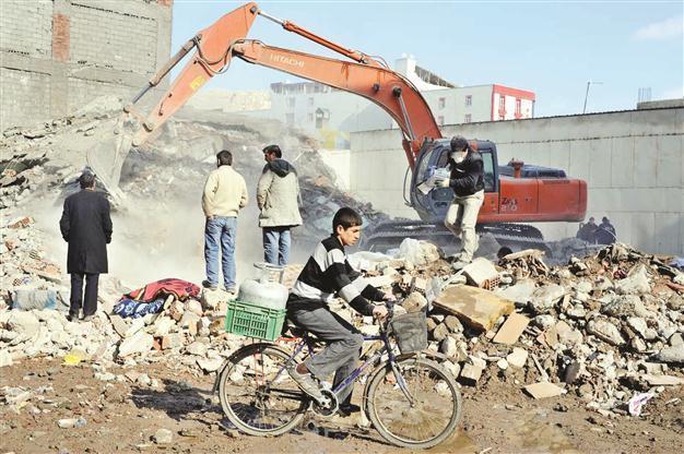 Mayor says Quake-hit Van still in dire straits