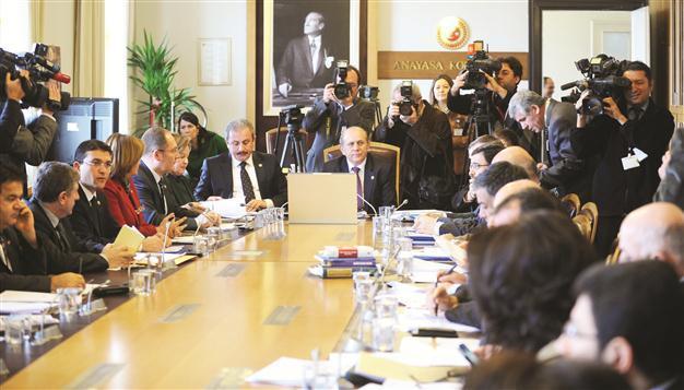 Commission OKs draft law to fix Turkish presidents term