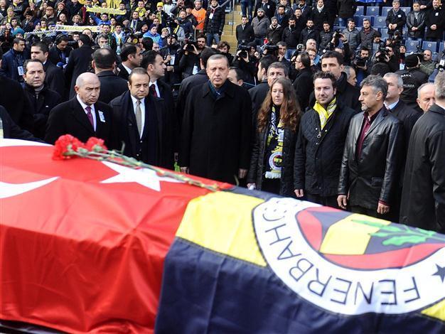 Thousands bid farewell to Turkish football star
