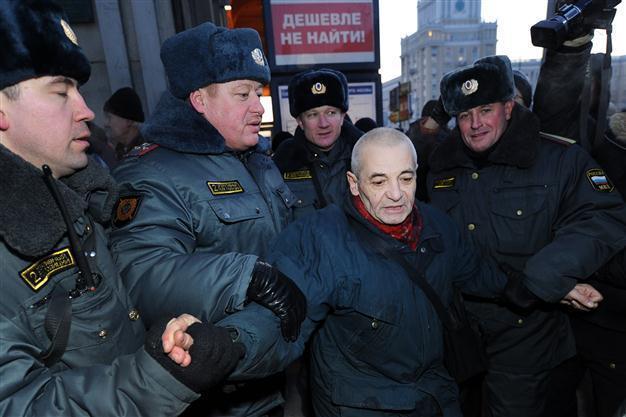 Russians should skip protest due to cold: chief doctor
