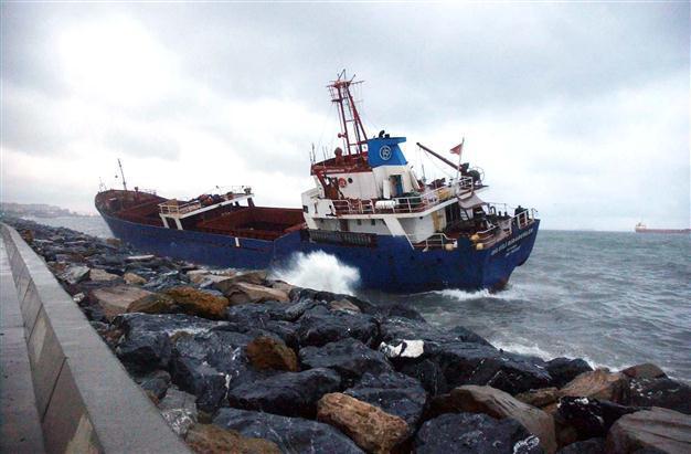 Ferry sinks in Papua New Guinea with 350 on board: reports