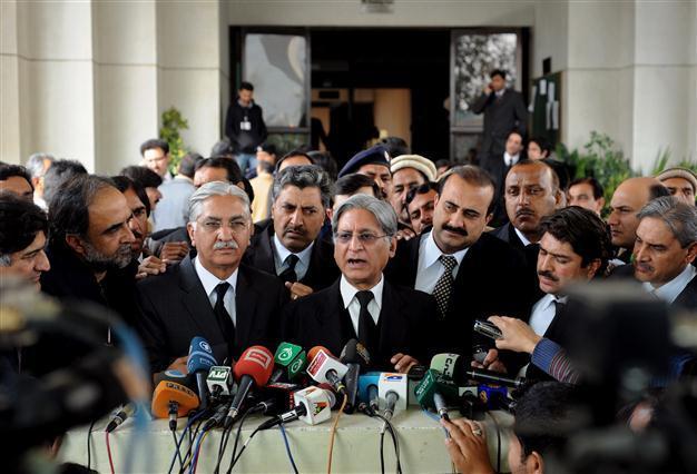 Supreme Court to charge Pakistani PM with contempt