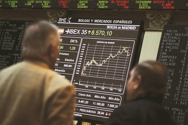 Spain pays lower costs as bond market heals