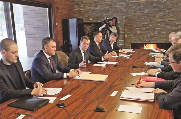 Medvedev humors opposition leaders