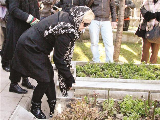 Colonel’s grave was opened before: wife