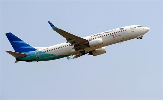 Vietnam man next to crying child opens plane door
