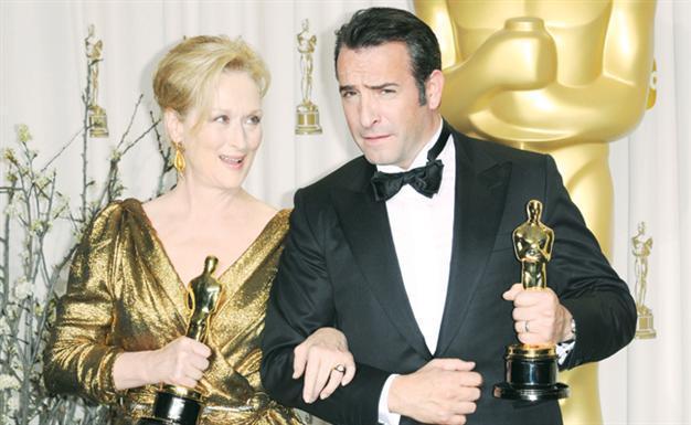 15 Oscar statuettes sell for record $3 million in auction