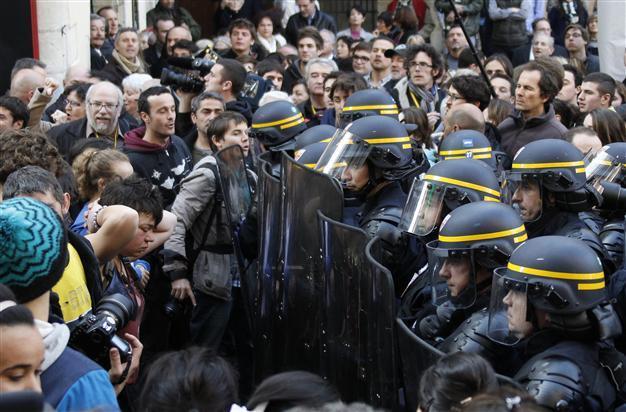 Sarkozy takes refuge in Basque bar as insults and eggs fly