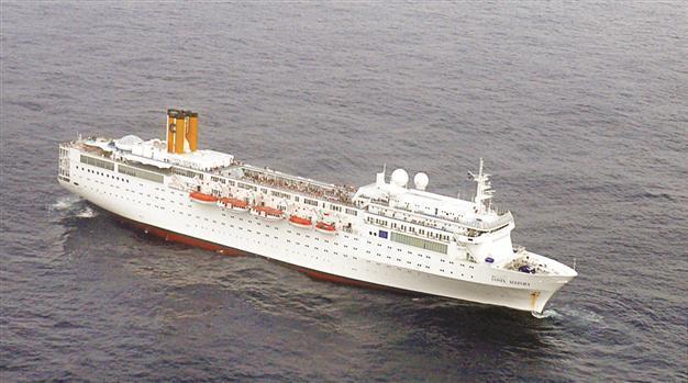 Costa Allegra adrifts in the Indian Ocean