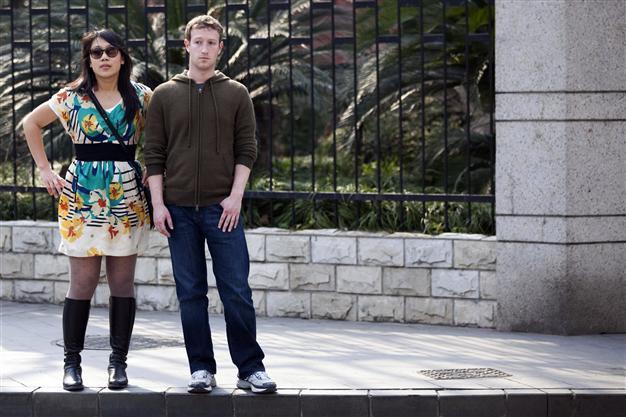 Zuckerbergs China trip sparks Facebook frenzy
