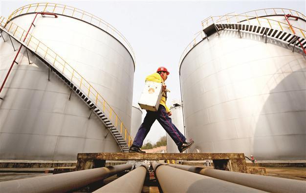 Petrochina surpasses Exxon in oil production, figures show