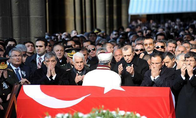 Rauf Denktaş laid to rest with tears
