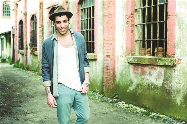 CAN BONOMO LIVE IN TOWN