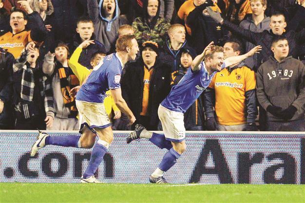 Wolves feel the Blues