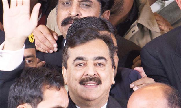 Gilani firm on Zardari’s immunity at top court