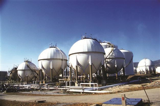 Government set to sell out stake in Petkim by March