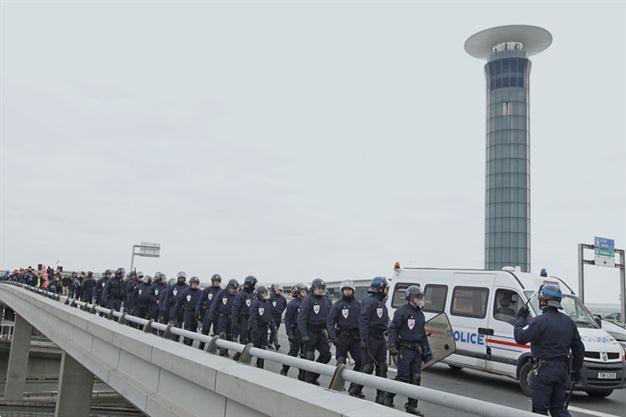 Strike in France worsen, half of Air France long flights hit