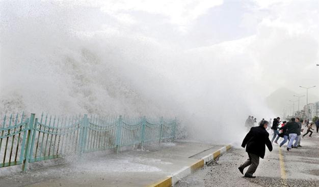 Flood, storm hit major cities in Turkey