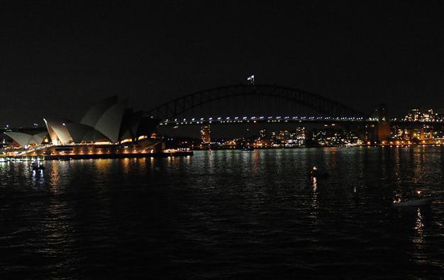 Sydney first city to dim lights for Earth Hour