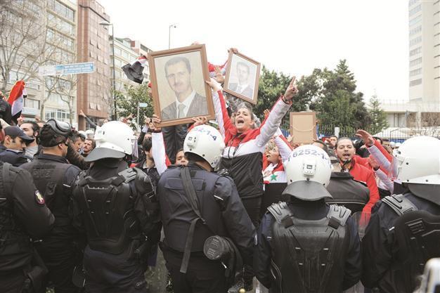 Syrian regime supporters rally in Istanbul