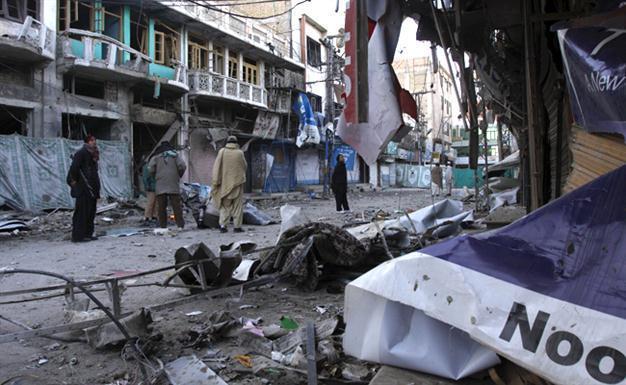 Car bomb kills 12 in Pakistan