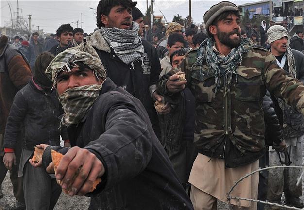 Thousands besiege US base over Koran burning