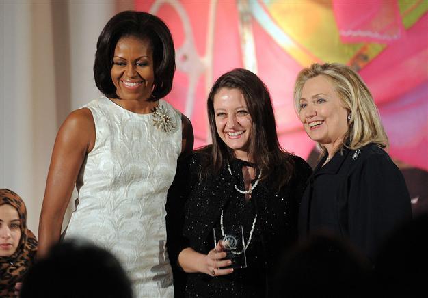 Clinton, Obama present Woman of Courage Award to Turkish MP