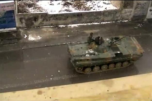 Report: 3 Syrian army officers defect to Turkey