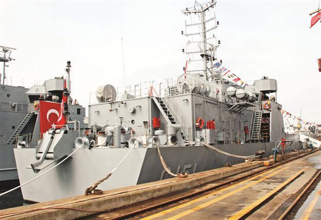 Amphibious warship put to sea