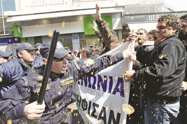 Catastrophic to let Greece leave eurozone, Merkel says