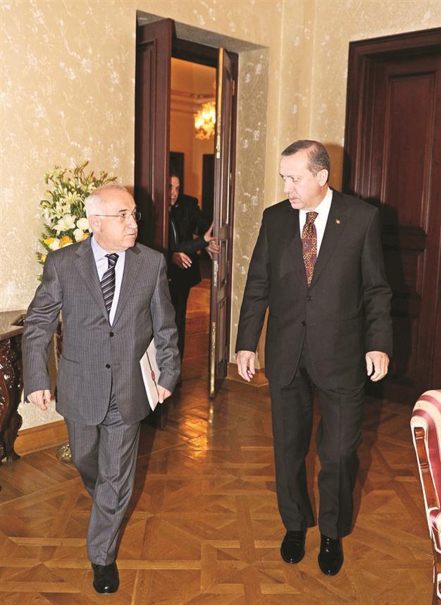 PM leaves his house, meets Çiçek