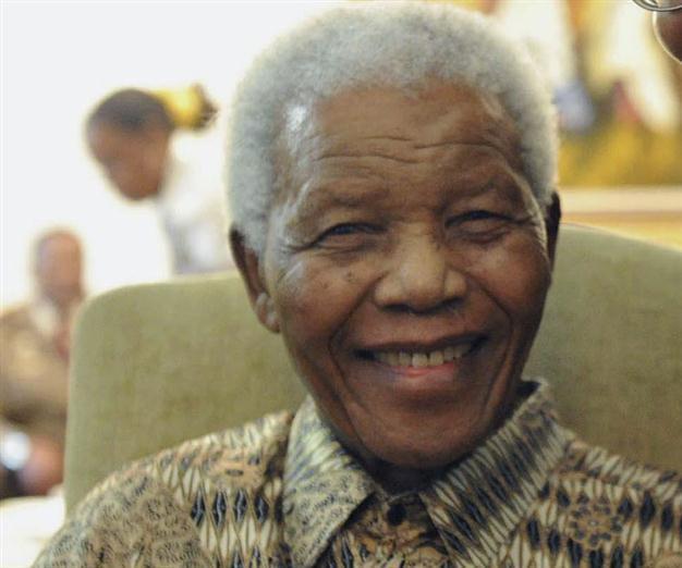 Nelson Mandela hospitalized with stomach ailment