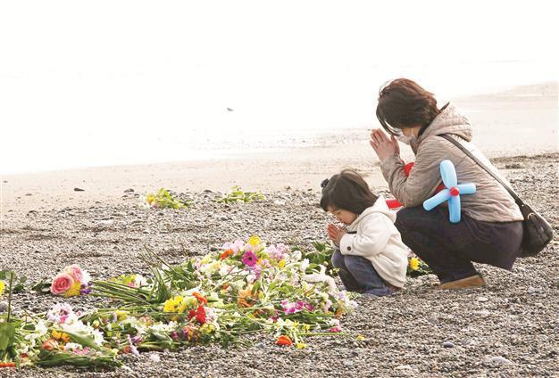 Japan marks quake anniversary