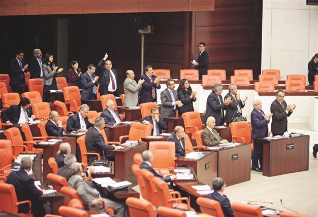 Speaker exerting effort to prevent crises