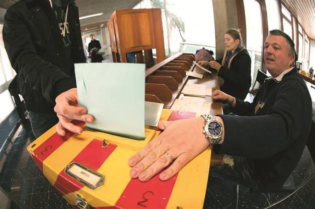 Swiss voters say no to six weeks holiday