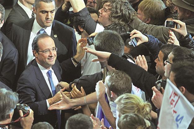 Hollande to Sarkozy: EU is not a scapegoat