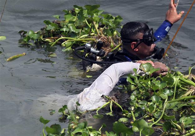 Bangladesh ferry sinks: 31 dead, 100-plus missing