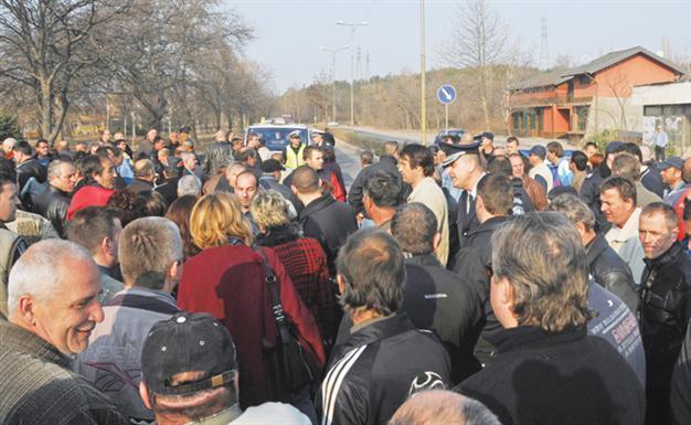 Workers block road in Bulgarian town